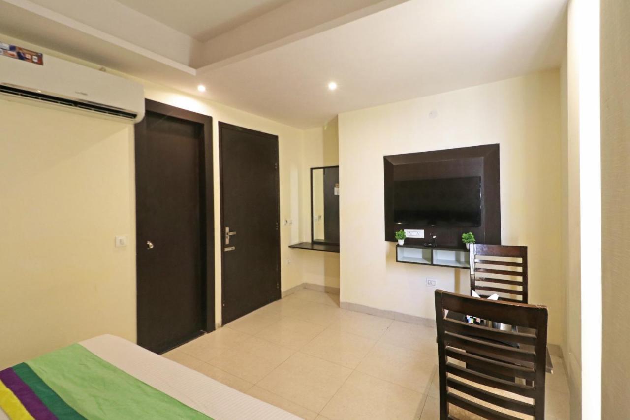 Hotel Paragon Suites New Delhi Extérieur photo