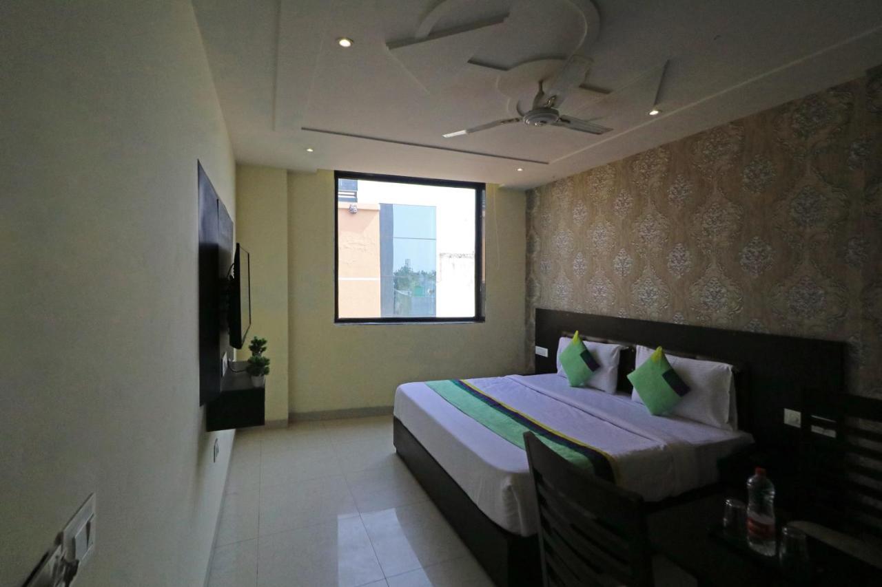 Hotel Paragon Suites New Delhi Extérieur photo