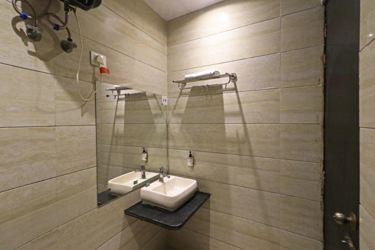 Hotel Paragon Suites New Delhi Extérieur photo
